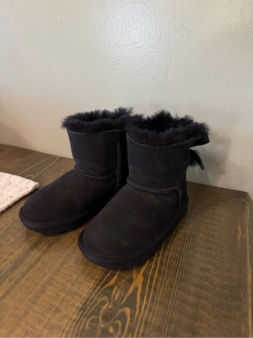 UGG Kid’s Mini Bailey Bow